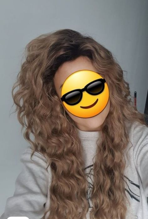 Peruka fale loki blond z odrostem 3DNowa peruka wykonana z wysokiej ja