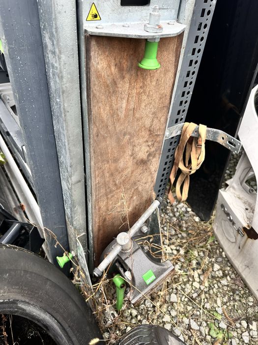 Zabudowa warsztatowa regały imadło  trafic vivaro t5  sprinter crafter