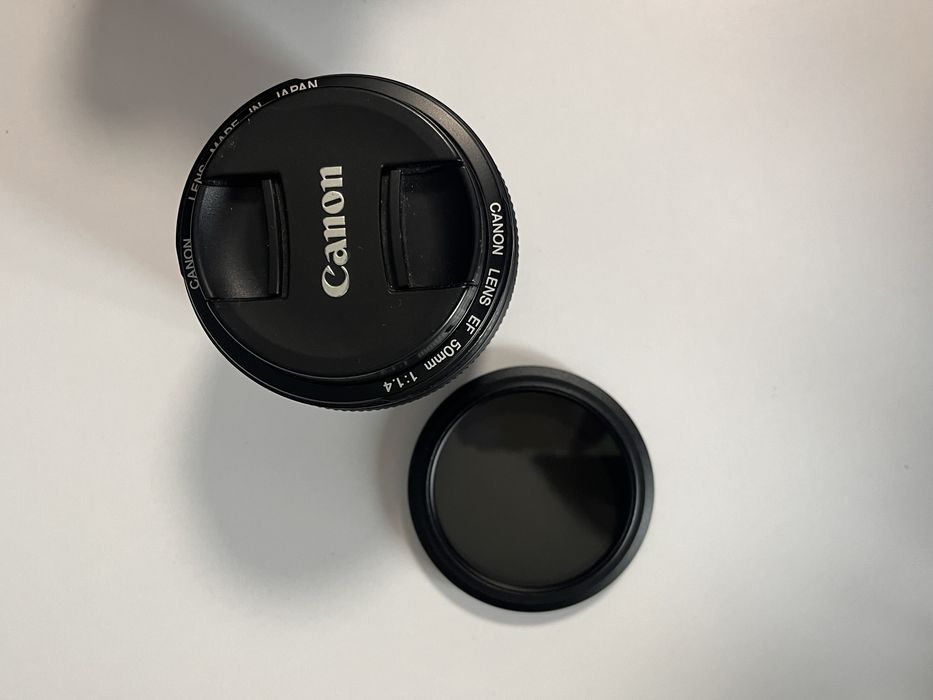 Canon EOS 60D + Canon EF 50mm 1.4