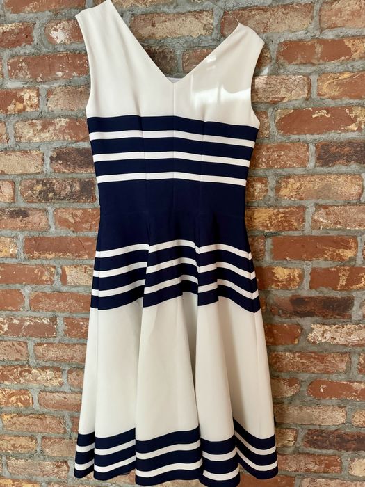 Sukienka Modena Line 38