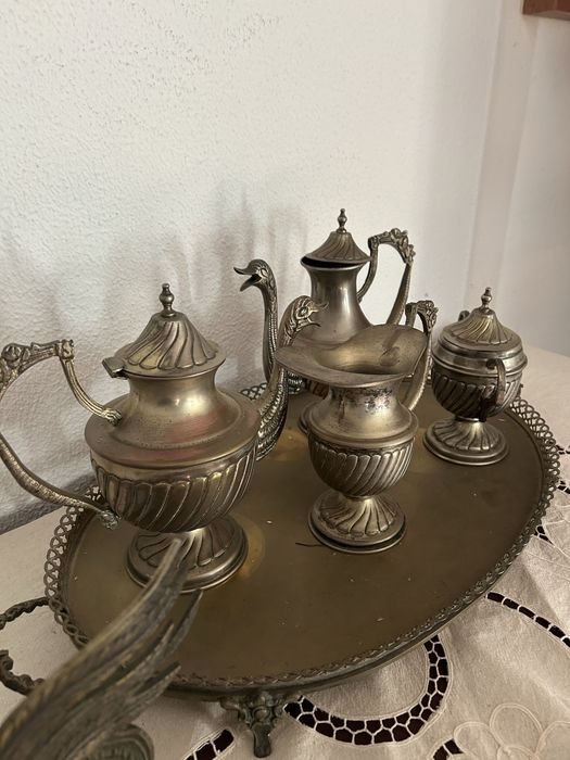 Serviço de Casquinha - Bules e açucareiro + Estátuas ‘Luta de Galos’