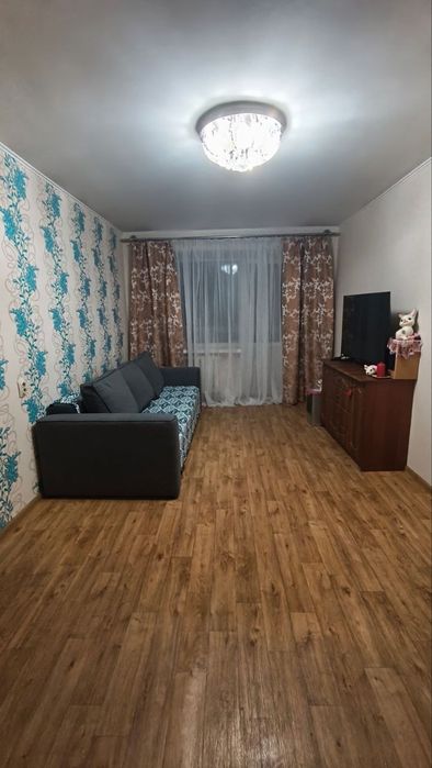двокімнатна квартира в центрі з меблями