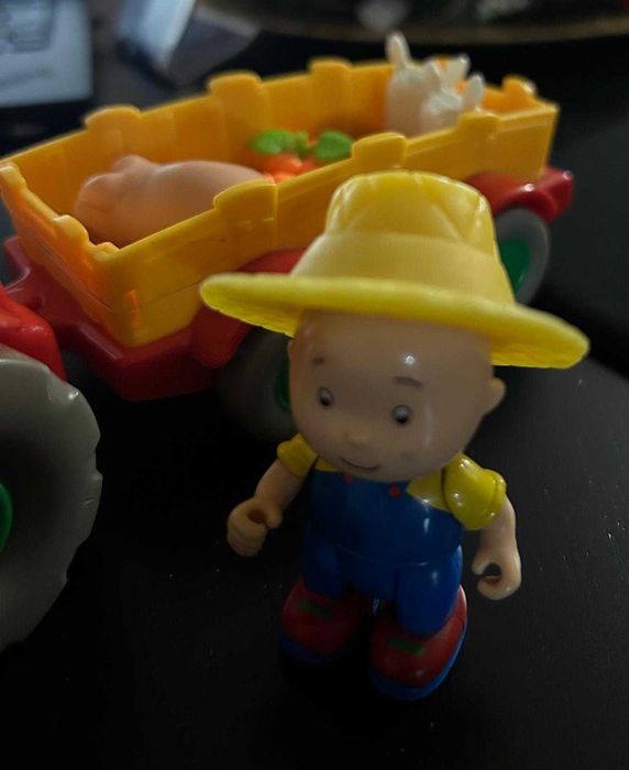 Trator do Rucca com Rucca, porco, abóboras e sacos