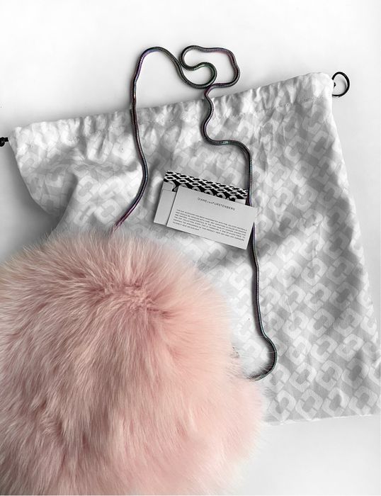 Diane Von Furstenberg Power of Love Fur Puff Carteira