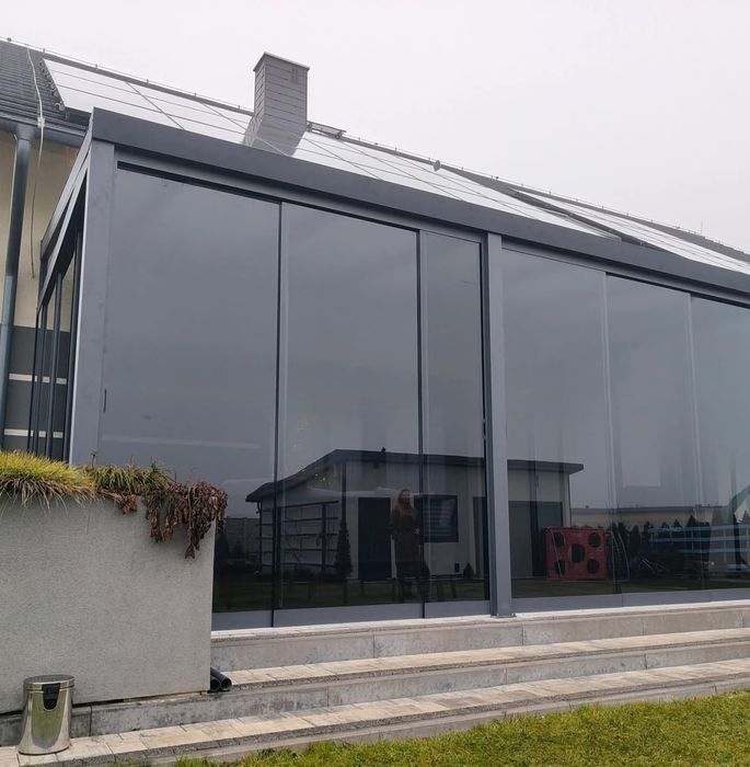 Eleganckie pergole ogrodowe – ogrody zimowe sezonowe