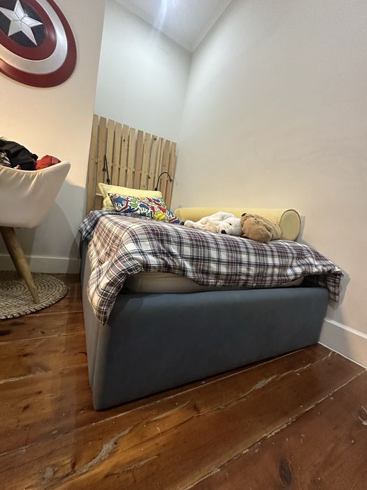 Cama 90x200 com Sommier e Arrumação – Excelente Estado