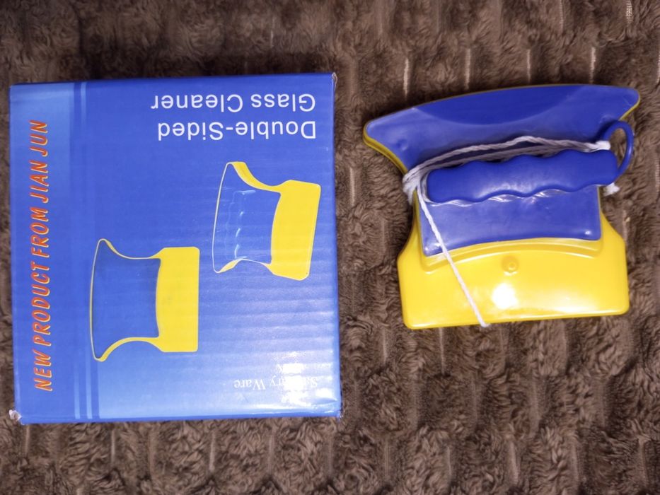 Двосторооня магнітна щітка для миття вікон