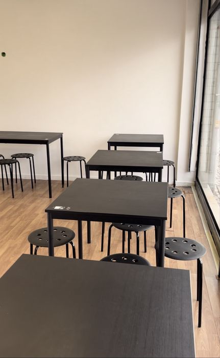 Bancos com mesas semi novos