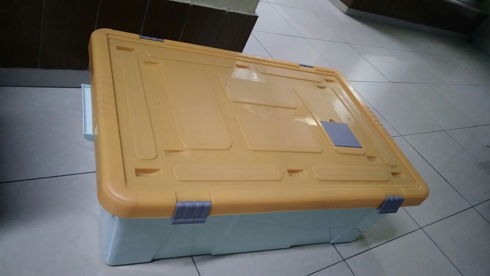 Roupa variada com pouco uso.