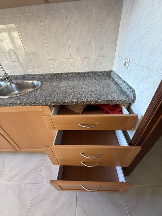 Cozinha Completa em Faia com Bancada em Granito | Como Nova