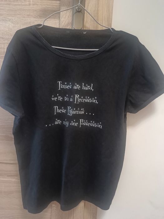 Damska czarna bluzka koszulka na krótki rękaw z napisami do spania