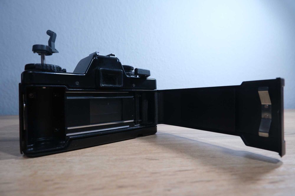 Praktica BCA z obiektywem Prakticar PB 80-200mm f/4.5-5.6 MC Pentacon