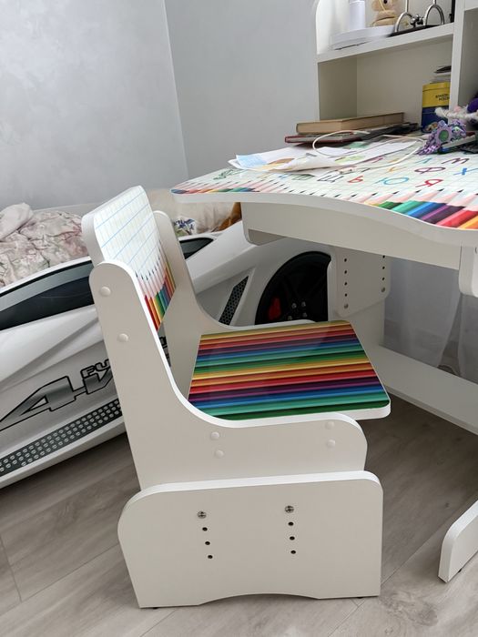 Дитяча парта зі стільчиком