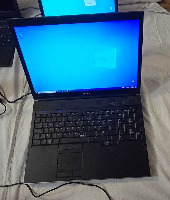 Zestaw 8 laptopów