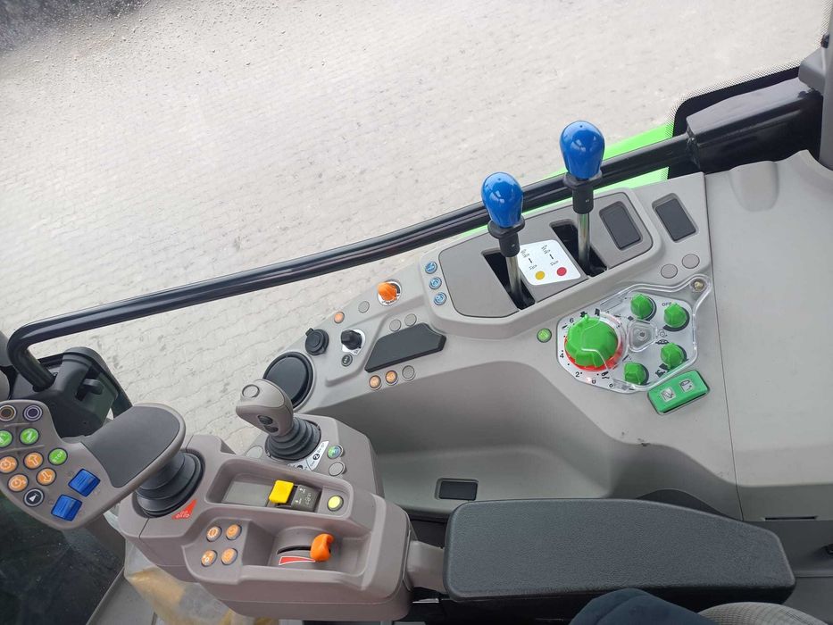 Ciągnik  Rolniczy DEUTHZ-FAHR 6125C TTV