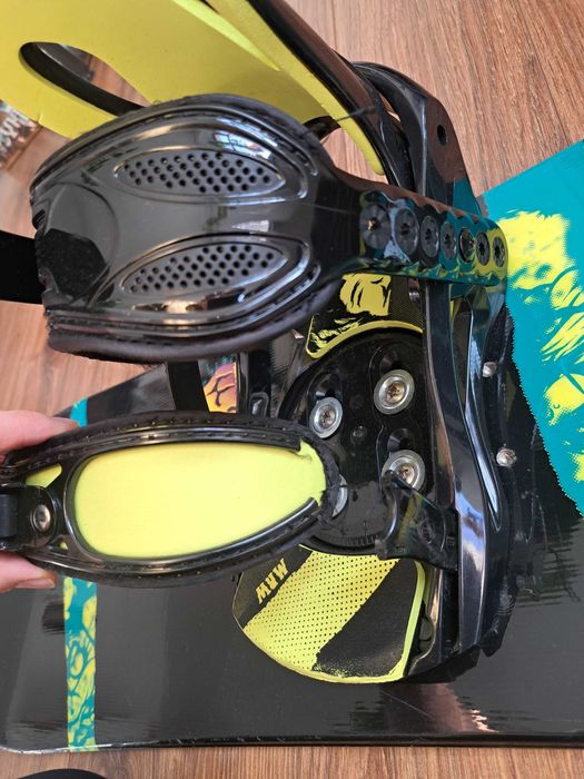 deska snowboardowa 138 z wiązaniami