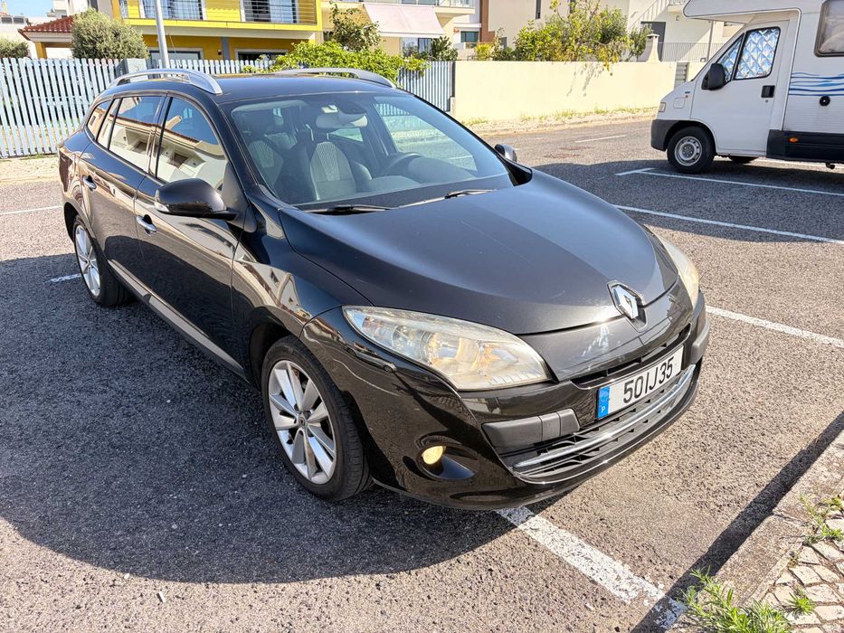 Renault Mégane RENAULT Megane III Grandtour 1.5 dCi Diesel 110 cv — photo 4
