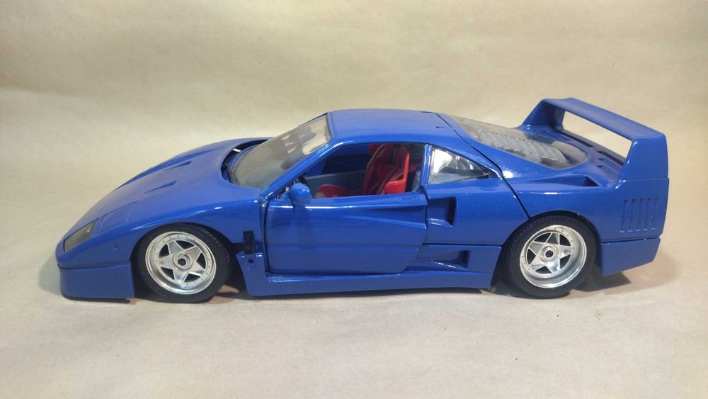 Большая модель FERRARI-F40 1:18 BURAGO,большая модель Ферарри ф 40