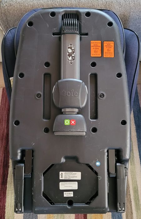 Fotelik samochodowy Joie z bazą.