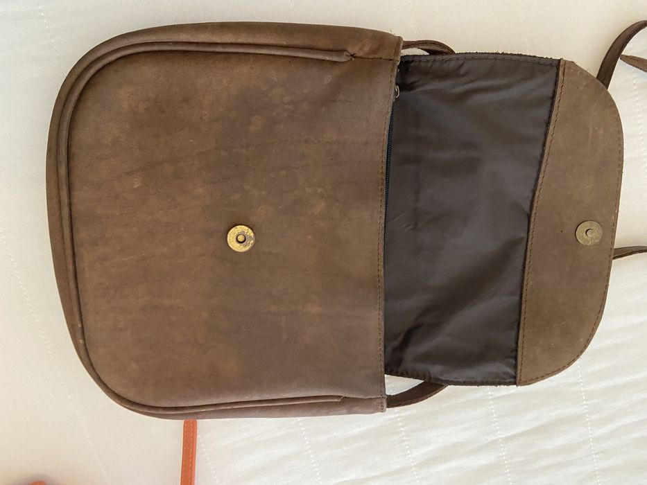 Mala tiracolo em pele genuína