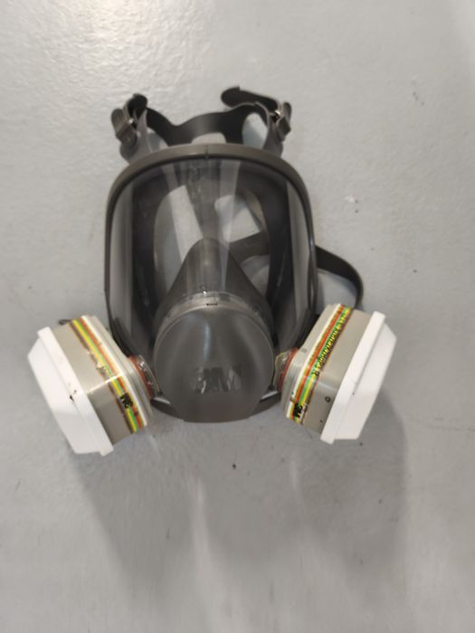 Mascara 3M com pouco uso