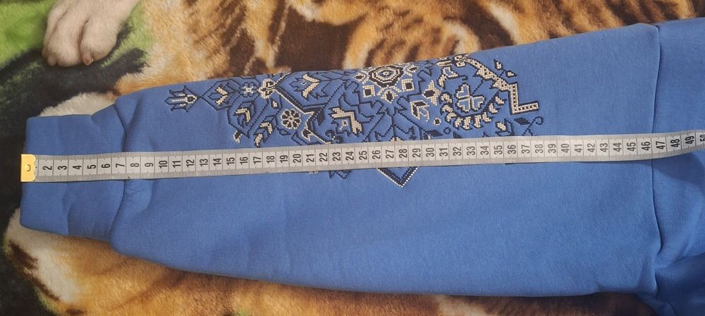 Новий жіночий костюм з вишивкою