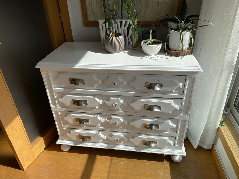 Comoda antiga em otimo estado- Novo Preço