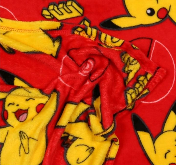 Nowy koc narzuta pokemon Pikachu zapakowany na prezent Primark