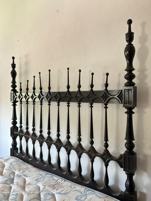 Cama de casal em madeira + colchão