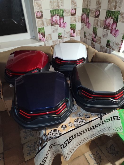 Кофр задній на мотоцикли скутери мопеди. 32 літри, Розмір 400*400*280