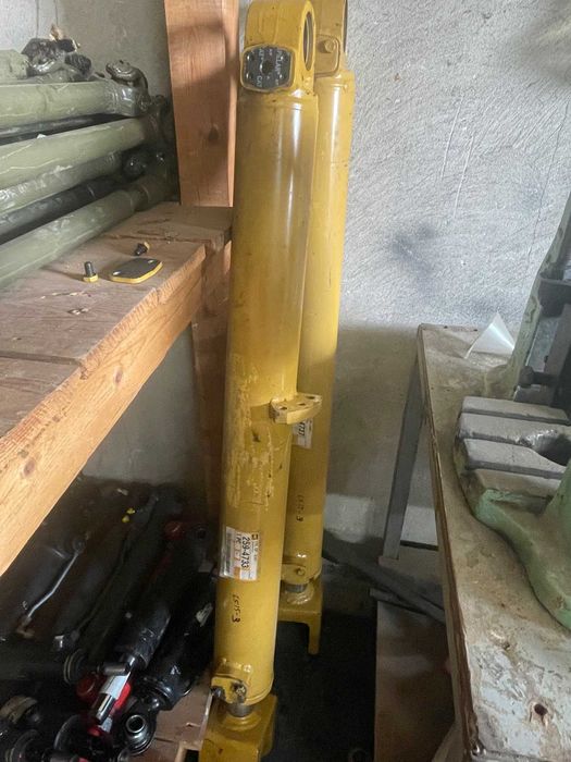 siłownik hydrauliczny Cat Caterpillar fi 12cm tłoczysko 63,5 skok 93cm