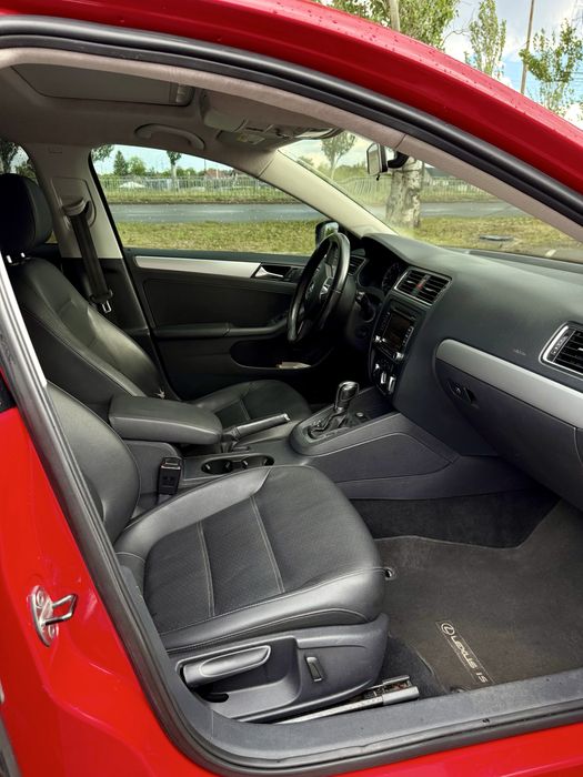 Продам Volkswagen Jetta SE 2013 год 1.8