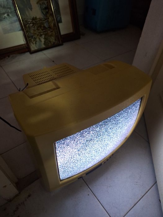 Televisao anos 80 monitor amarelo