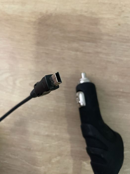 Ładowarka samochodowa z kablem typu micro-USB