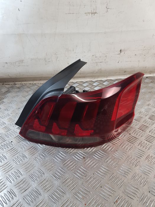 Lampa Prawa Tył + Wkład 9817299580 Peugeot 301 Lift 18R- Sedan Europa