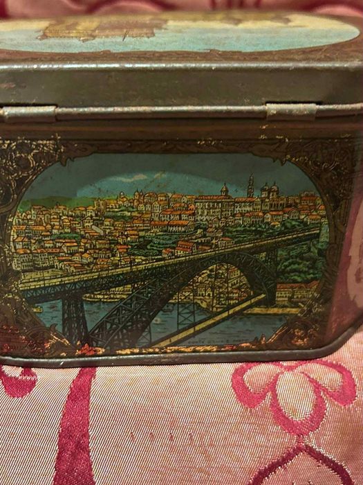 Lata antiga de coleção