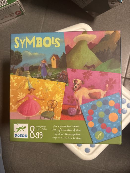 Vendo varios jogos, alguns deles ainda fechados