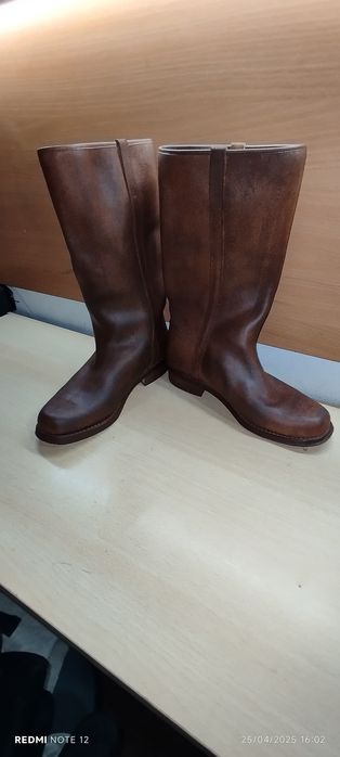 Botas de couro de cano médio