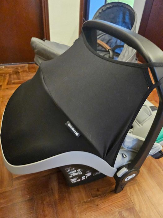Carrinho de bebé semi-novo