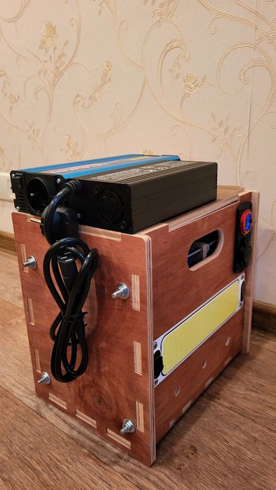 1344 вт*ч зарядная станция:  аккумулятор LiFePO4 + зарядка + инвертор