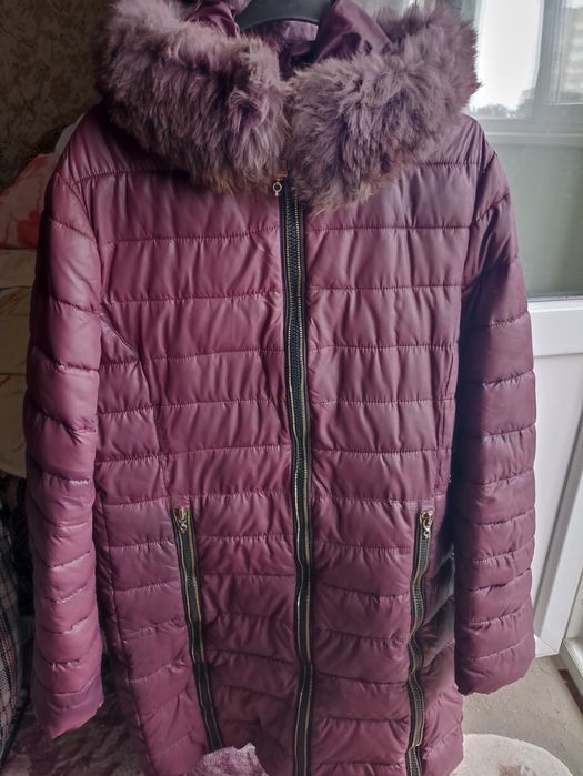 Зимова жіноча куртка