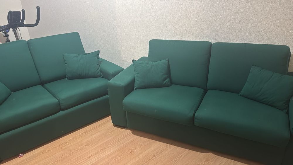 Vendo 2 sofás usados e com marcas de uso!!!