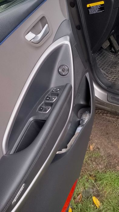 Продам власний автомобіль Santa Fe sport.