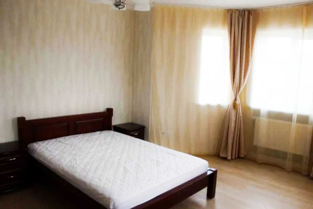 Старий Мерчик. Для сім'ї здається будинок 150м2. та 10+20 соток землі