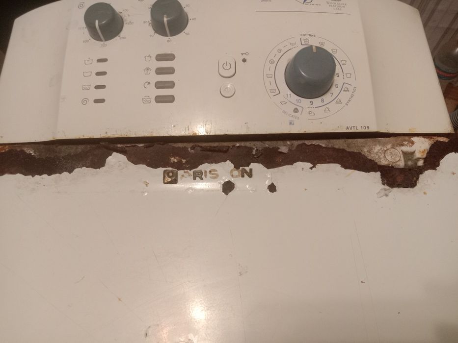 Продам Аристон  стиральную машину  б/у матор целый под ремонт
