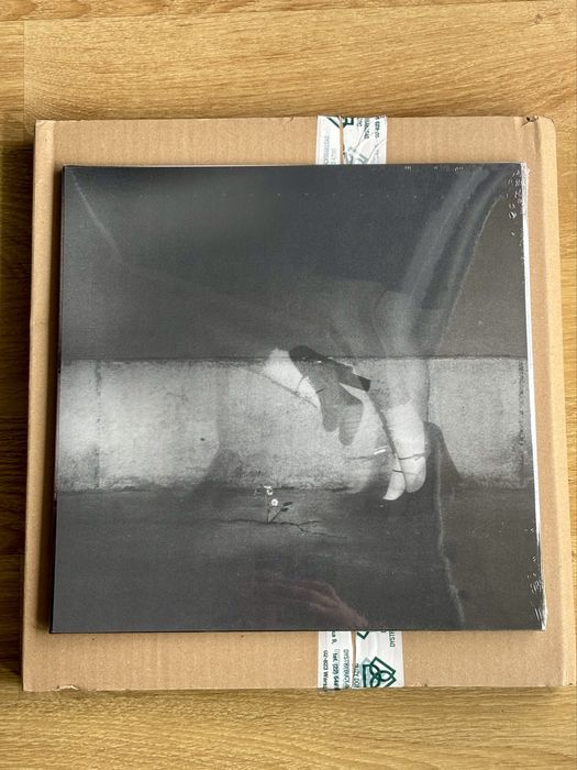 Ariana Grande Petal opal girly lp (store exclusive lenticular cover)