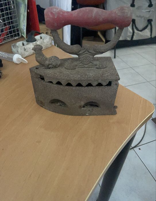 Vendo estes dois ferro de passar a ferro muito antihos