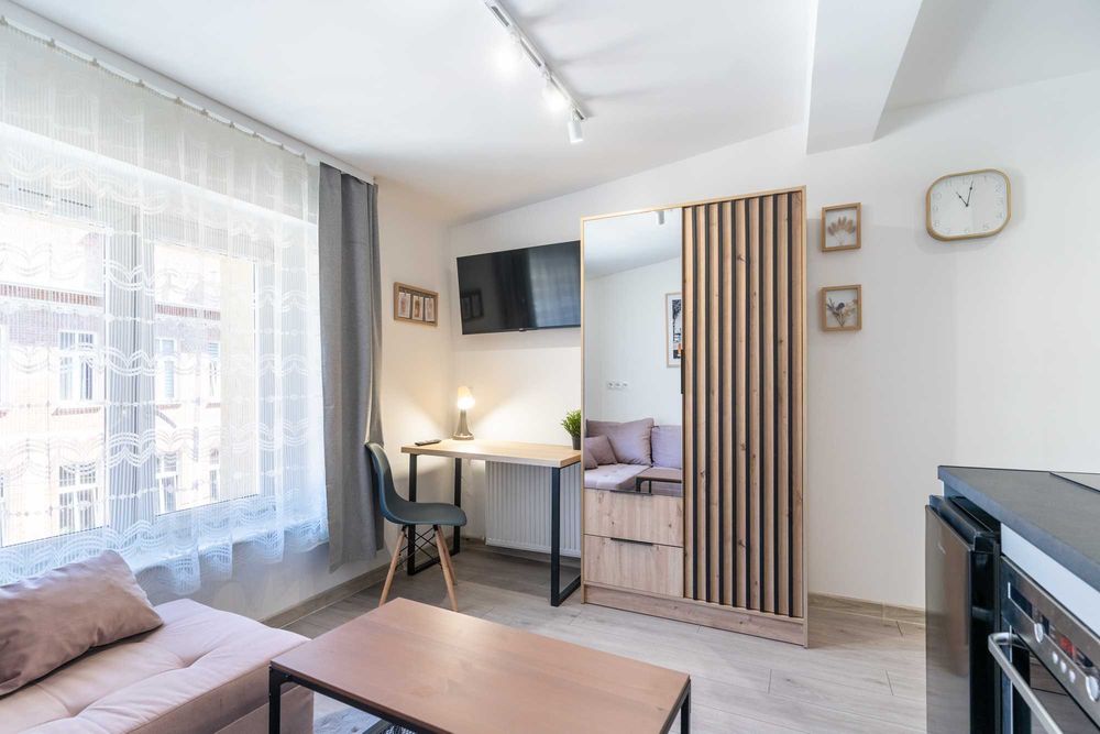 BEZCZYNSZOWA od Lipca Kawalerka SmartTV Bytom Centrum ul. Dworcowa Agora Opera / Studio for rent in strict center