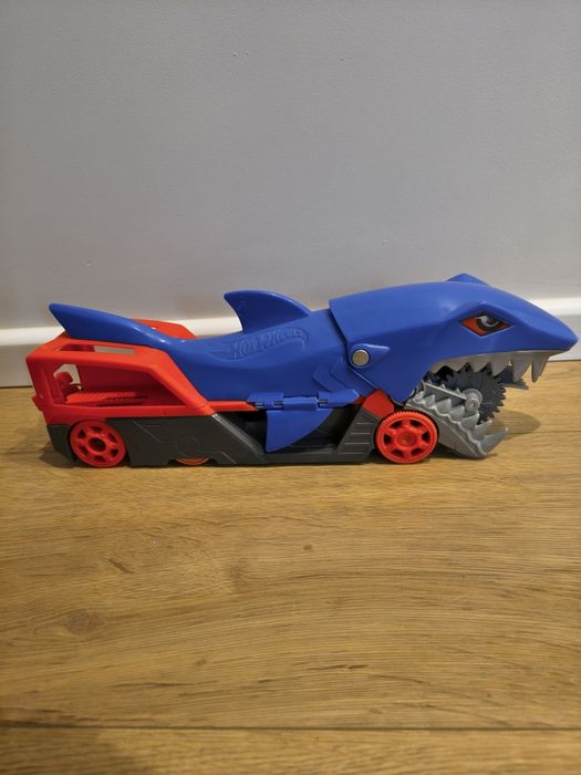 Hot Wheels rekin transporter