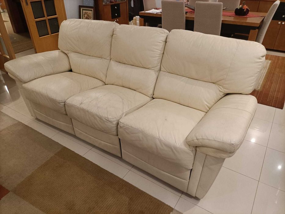 Sofá 3 lugares com regulação a funcionar perfeitamente.